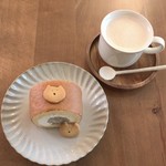 おやつのこぼく - ケーキセット 700円(税込)
      ・くりロール
      ・ロイヤルミルクティー
      クッキー 130円(税込)