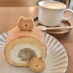 おやつのこぼく - ケーキセット 700円(税込)
      ・くりロール
      ・ロイヤルミルクティー
      クッキー 130円(税込)