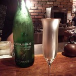 中島町倶楽部 - 並々と注がれたお酒