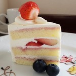 パティスリー ら・じゅゆな - ショートケーキ(380円)です。