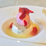 カーサ・デル・チーボ - 洋梨のスープに浮かべたパンナコッタ 岩舘りんご園さんのゴージャスアップルのソルベとコンポート