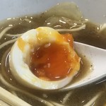 煮干中華ソバ イチカワ - 出汁打ち込み式味玉 ぱっかーん