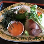 Kagamiyama Onsen Chaya Bijinnoyu - 海鮮丼の具材