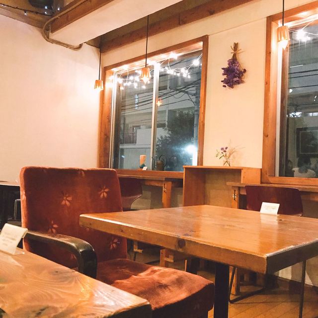 夜カフェ 2階に佇む女子向きひっそりカフェ By 阿蘇外輪山 コクトー Cocteau 宮城野通 カフェ 食べログ