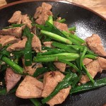 中央酒場 - ニラレバ炒め