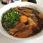 麺屋 にぼすけ - 斜め上から…こっちの方がボリューム感がわかる