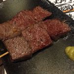 Maru hachi - 国産牛串 特上ザブトン@450円
                        旨味がジュワッとギュッと絶品✨
