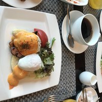 R restaurant & bar - 