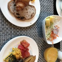 R restaurant & bar - 