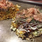 Okonomiyaki Douji - イカやきそば720円、広島風豚お好み焼き720円