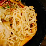 貝ガラ屋 - 菅野製麺所の麺は１６番ウェーブ。１玉170gで、大盛は１．５玉よりも多いそう。