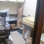 兎に角 - 店内の自家製の製麺所