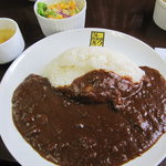 カレー倶楽部 ルウ 渡辺通店 - ビーフカレー　ランチでサラダとスープがついてきました