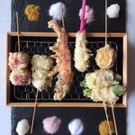 Kushi No Tempura Ya Tsuki Ichi - 3種の塩でお楽しみ下さい