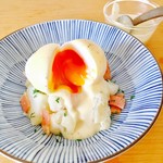 串の天ぷら屋 ツキイチ - トロトロ半熟卵のチーズポテサラ