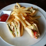 Bebek Joni Restauran - チキンサンドウィッチ103,000ルピア。