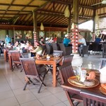 Bebek Joni Restauran - 店内は満席で多国籍語が飛び交っていた。