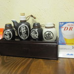 お好み焼 みっちゃん総本店 - 調味料たち