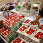 山田家 - 販売の様子