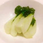 GINZA芳園 - 青梗菜の炒め物。よいタイミングでさっぱりしたものがでてきて美味しくいただきました