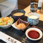 Mikasaya Sushi Restaurant - それぞれ茶碗蒸しやサラダやみそ汁などがついてきます。これは美味かった。