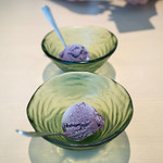 Mikasaya Sushi Restaurant - デザートのアイス。ブルーベリーとチョコの味がして美味しかったです。