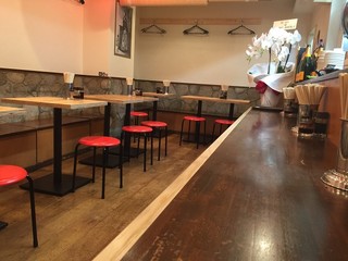 高知名物屋台餃子 一屋 - カウンター席は6席！お一人様やちょい飲みも大歓迎★