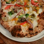 ドットーレ - オルトラーナ  かぼちゃ、パプリカ、紫玉ねぎ、ブラックオリーブ、たくさんのお野菜のピッツァ。本日のおすすめでした。美味かった