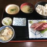 まる信 食堂 - 二種盛(赤身、中トロ)