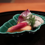 日本料理 幸庵 - 〆鯖のとんぶり白和え 茗荷と姫りんごのピクルス ディル添えアップ
