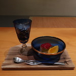 日本料理 幸庵 - 栗のアイス、洋梨のコンポートとシャインマスカットのワインゼリー ラズベリーソースがけ