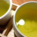 セララバアド - お茶(左 二番煎じ,右 一番煎じ)