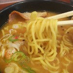 庭亭 - 赤味噌ラーメン麺