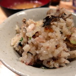 夜ノ焼魚 ちょーちょむすび - 秋刀魚と舞茸の土鍋御飯