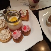 中国料理 「王朝」 ヒルトン東京 - 甘すぎるスイーツ。もうちょい食べやすくしてほしいかな。