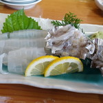 旬鮮館 - 生簀の生きたイカ刺しは３杯で８００円