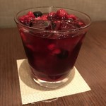 T'sレストラン - サングリア、ブルーベリーとラズベリーがたっぷり。ラズベリー大好き