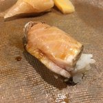 うを徳 - 北海道日高産ブリの握り