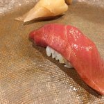 うを徳 - 大間本鮪大トロに近い中トロの握り