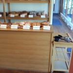 ビブレ - 入口でパンを販売