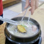 五福参鶏湯 - 「アワビサムゲタン」(20000ウォン)