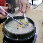 五福参鶏湯 - 「アワビサムゲタン」(20000ウォン)