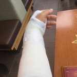 からみそラーメン ふくろう - ドラえもんのような左手