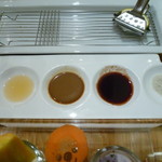 串揚げ&ワイン caratto - 4種のソース　赤ワイン・マスタード・出汁・ゲランの塩