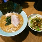 銀家 - ラーメン並  ¥650 半熟たまご ¥100 ネギチャーシュー丼サービス