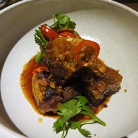 Longrain Tokyo - ポークホック スパイシーキャラメリゼ チリビネガー （ハーフ）