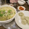 명동 칼국수 - 料理写真:「물총 칼국수(ムルチョン カルグッス)」(6000ウォン)※三人前と「マンドゥ」(6000ウォン)