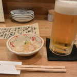 Chiyomusume - 生ビール＆お通し（いたや貝の酢味噌あえ ）
