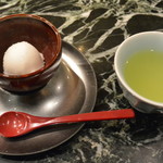 魚貝三昧 げん屋 - 最後は梨のシャーベット＆温かい緑茶で〆ます