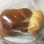 ヒヨシヤ - ロールパン3個で165円だったかな。